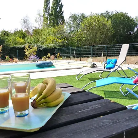 Avec Piscine Partagée Au Cœur D'un Village - Fr-1-489-273