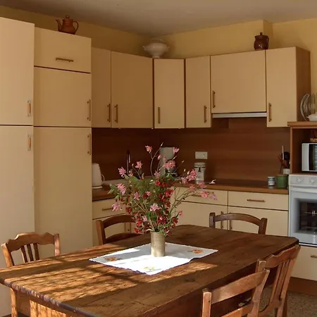 Avec Piscine Partagée Au Cœur D'un Village - Fr-1-489-273