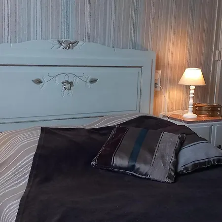 Avec Piscine Partagee Au Coeur D'un Village - Fr-1-489-273 Tatil Evi